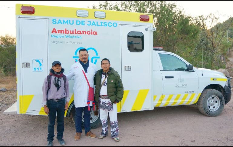 Las ambulancias todoterreno fueron entregadas en comodato directamente a las autoridades tradicionales wixaritari. ESPECIAL/Salud Jalisco