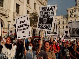 Decenas de personas participan en una nueva marcha contra el Gobierno de Dina Boluarte en Lima. EFE/P. Aguilar