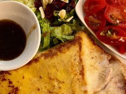 Disfruta de la variedad de ensaladas, crepas y baguettes que ofrece el menú. ESPECIAL