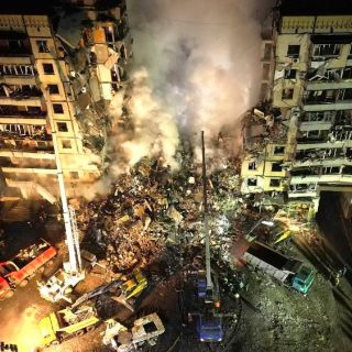 Ataque a un edificio en Dnipro, Ucrania, deja al menos 12 muertos