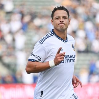 "Chicharito" Hernández descartó, por el momento, regresar a jugar con Chivas