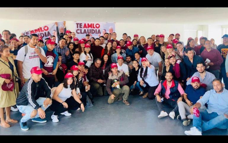 Al término de la reunión informativa, los presentes se tomaron la fotografía colectiva del recuerdo. ESPECIAL