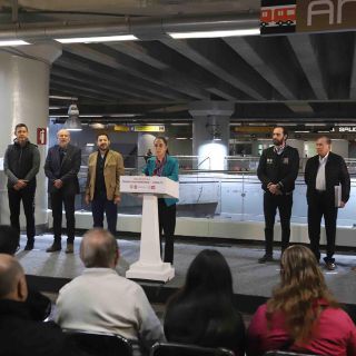 Tras 20 meses, reabre parcialmente la colapsada línea 12 del metro en CDMX