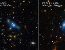 Cúmulos de galaxias MOO J1014+0038 (izq) y SPT-CL J2106-5844 (der). El color azul, agregado artificialmente en base a datos del telescopio espacial Hubble, muestra la luz de las estrellas errantes.  NASA, ESA, STSCI, JAMES JEE (YONSEI UNIVERSITY)