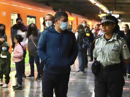 El Metro informa que ante el apagón personal del sistema labora para restablecer a la brevedad el medio alumbrado en el tramo de El Rosario a Constituyentes de la Línea 7. SUN / ARCHIVO