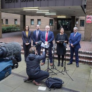 Un policía británico admite haber agredido sexualmente a una docena de mujeres