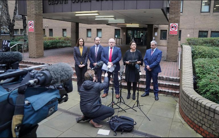 Autoridades londinenses participan en una conferencia de prensa sobre el caso Carrick. AP/J. Brady