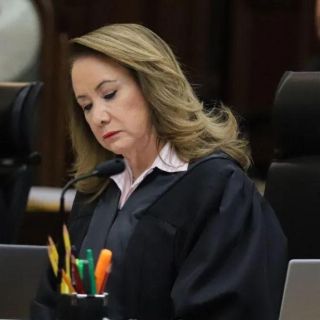 SEP notifica a UNAM que debe resolver plagio de Yasmín Esquivel