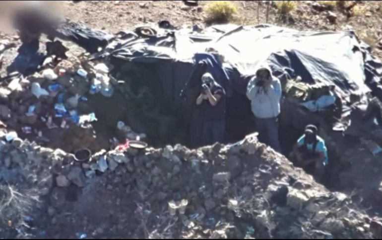 Durante la grabación se escucharon al menos cuatro detonaciones contra el dron. SUN