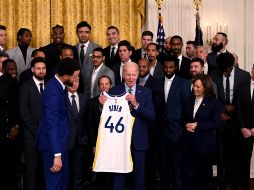 El último campeón de la NBA fue recibido por Biden en la Casa Blanca. AFP/Andrew Caballero