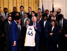 El último campeón de la NBA fue recibido por Biden en la Casa Blanca. AFP/Andrew Caballero