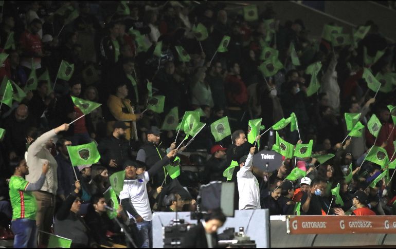 La afición de Bravos fue testigo sobre la supuesta apareción de un platillo volador. Twitter/@fcjuarezoficial