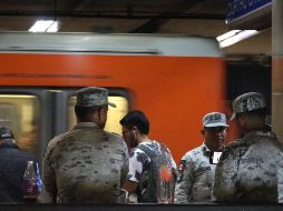 También fueron repartidos los volantes en la reapertura de la Línea 12.  SUN / ARCHIVO