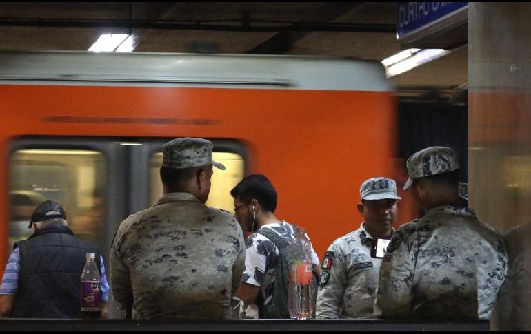 También fueron repartidos los volantes en la reapertura de la Línea 12.  SUN / ARCHIVO