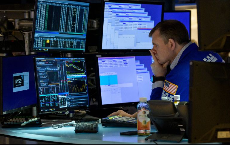 Por sectores, dominaba el color verde, con las mayores subidas para el de bienes no esenciales (1.36 %) y el energético. AFP/A. Weiss