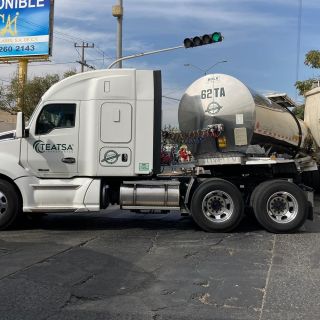 Pipa choca contra un vagón del Tren en la Zona Industrial de Guadalajara; provoca horas de tráfico