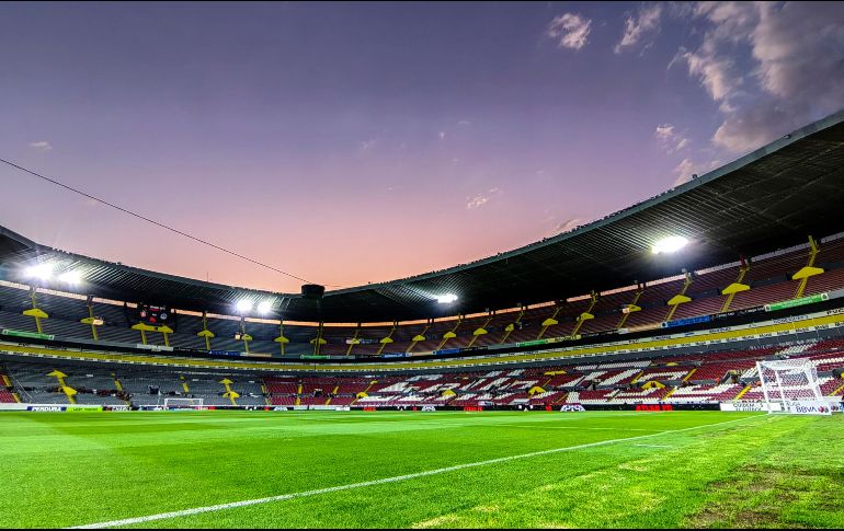 Aficionados ya no podrán fumar mientras apoyan a su equipo en el Jalisco. Imago7/Archivo