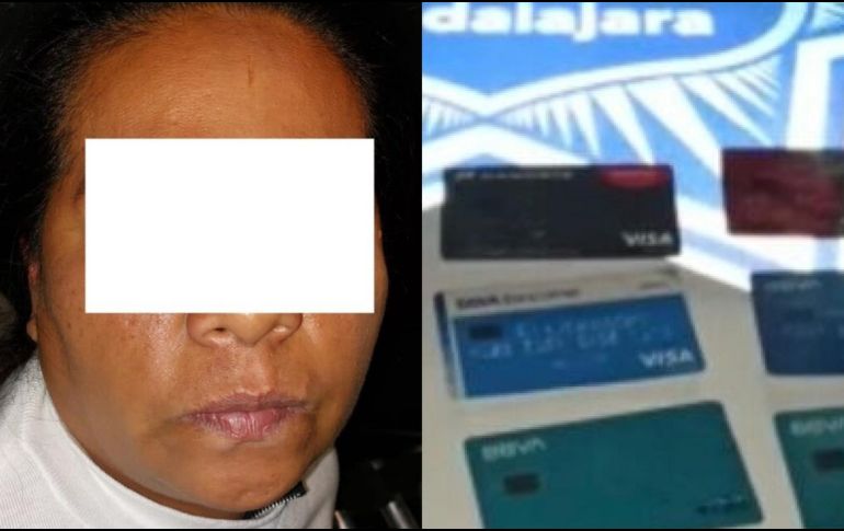 La mujer fue detenida luego de un reporte de que le intercambió con engaños la tarjeta a una cuentahabiente. ESPECIAL