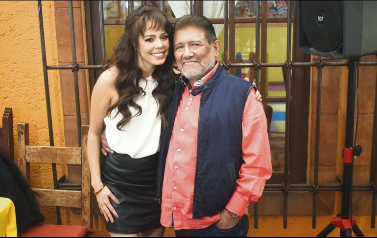 El productor busca llevar la vida de Shakira a la pantalla chica en una producción con Televisa. EL UNIVERSAL