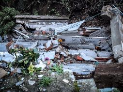 Las familias afectadas presentarán denuncias debido a la falta de mantenimiento que se registraba en el camposanto. EFE/C. Abbate