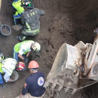 Derrumbe de obra en la Ciudad de México deja al menos un muerto