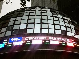 En la sesión, el peso se apreció un 0.36% frente al dólar, al cotizar a 18.9 unidades por billete verde, luego de cotizar a 18.97 en la jornada previa, según el Banco de México. EFE / ARCHIVO