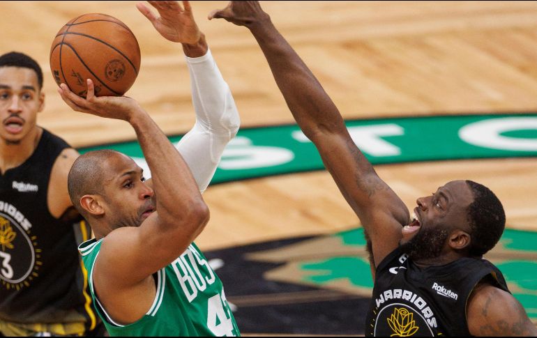 Buen partido de basquetbol ofrecieron ambas quintetas. EFE/CJ Gunther