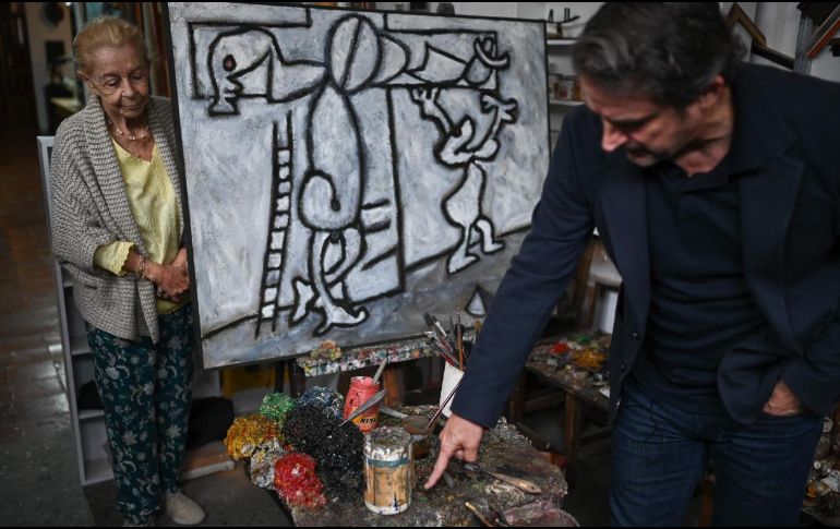 Recorrido por el atelier de la mano de Lorenzo Vigas. AFP/F.Parra