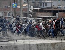 Las protestas del jueves de habitantes de zonas rurales de los Andes en Lima dejaron además 38 heridos entre policías y civiles. AFP/D. Ramos