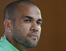 DANI ALVES. El futbolista más laureado de la historia, con 43 títulos, se encontraba de vacaciones en Barcelona antes de reincorporarse a los Pumas tras haber disputado el Mundial de Qatar 2022. AP / ARCHIVO