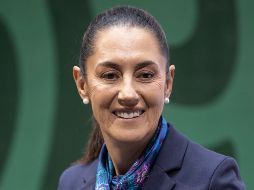 Durante la conferencia matutina celebrada en el Antiguo Palacio del Ayuntamiento, el Primer Mandatario calificó a la Jefa de Gobierno como una mujer inteligente, trabajadora, honesta que ha dado buenos resultados a los habitantes. CORTESÍA