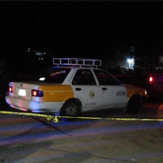 Hallan dos cadáveres dentro de taxi en Acapulco