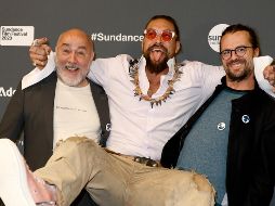 Jason Momoa (al centro) se pronuncia en contra de la contaminación de los océanos, en el documental “Deep Rising”. AFP/F. Harrison