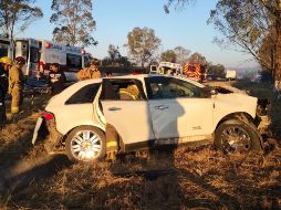 Debido al impacto la camioneta salió proyectada de la vía, impactando posteriormente contra un árbol hallado a un costado del camino. ESPECIAL/UEPCBJ