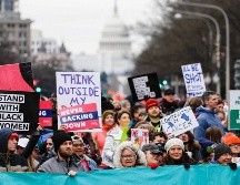 En Nueva York, unas 300 personas marcharon con los mismos lemas que enarbolaban las mujeres en la década de 1970: 