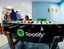 El anuncio de Spotify, que publicará sus resultados anuales el 31 de enero, sigue a una serie de planes de despidos anunciados por tecnológicas como Amazon y Google. AFP/ARCHIVO