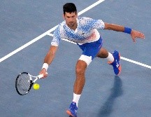 Tras tres partidos a medio gas por las molestias de la lesión muscular en su pierna izquierda, Djokovic saltó a la pista determinado a 