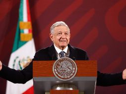 López Obrador exhibió los datos revelados horas antes por el Inegi sobre los homicidios en México. EFE/I. Esquivel