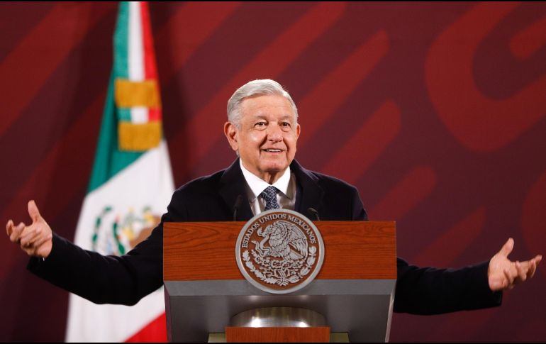 López Obrador exhibió los datos revelados horas antes por el Inegi sobre los homicidios en México. EFE/I. Esquivel