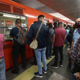 Suman 15 intoxicados por humo en estación de la Línea 7 del Metro