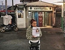 La joven estaba afuera de los baños, esperando a su mamá, cuando se la llevaron. SUN