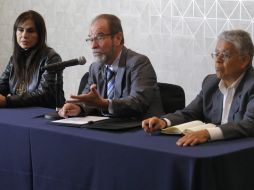 Raúl Güitrón Robles (c), presidente del AISAC, durante una rueda de prensa ofrecida este martes. EL INFORMADOR/J. Velazco