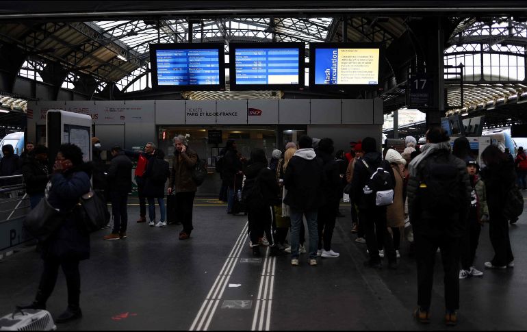 El incendio impidió que pudiera comenzar el servicio ferroviario desde las 5:00 de la mañana local. AFP/T. Samson