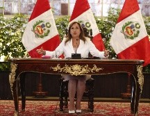 La presidenta del Perú, Dina Boluarte, ofrece una rueda de prensa hoy, en Lima. EFE/P. Aguilar