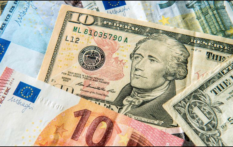 En tanto, el euro promedia este día en los 21.08 pesos a la venta y en 19.50 pesos a la compra. AFP / ARCHIVO