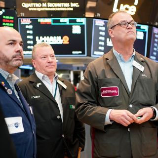 Wall Street abre en rojo y el Dow Jones baja 0.72 %