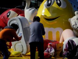 La compañía publicó en Twitter el mensaje en el que explicaba la decisión de dejar de usar a los M&M de colores. AP / ARCHIVO