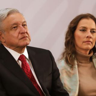 López Obrador explica si su esposa trabaja en el gobierno