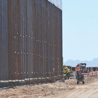 Aumentan muertes de migrantes en la frontera por calor extremo en Texas