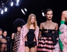 La pasarela de Valentino en Paris Fashion Week 2023 es un gran ejemplo de las principales tendencias de moda que reinarán este año. AP/ Lewis Joly